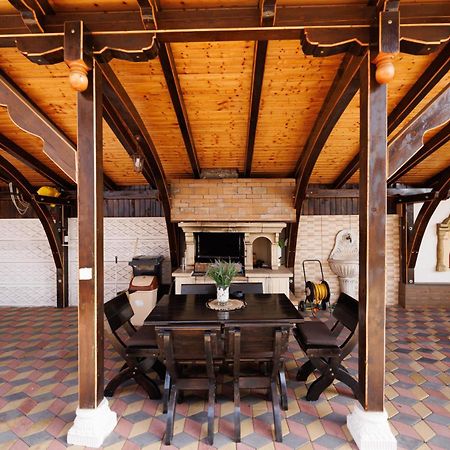 Vila Adr Petresti Luaran gambar