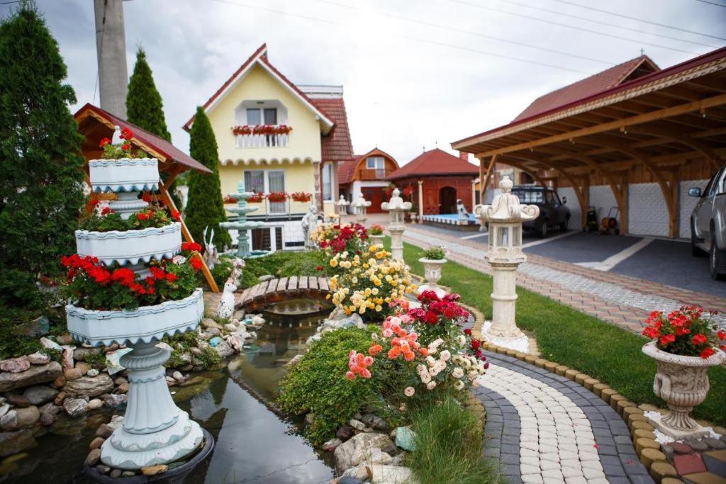 Vila Adr Petresti Luaran gambar