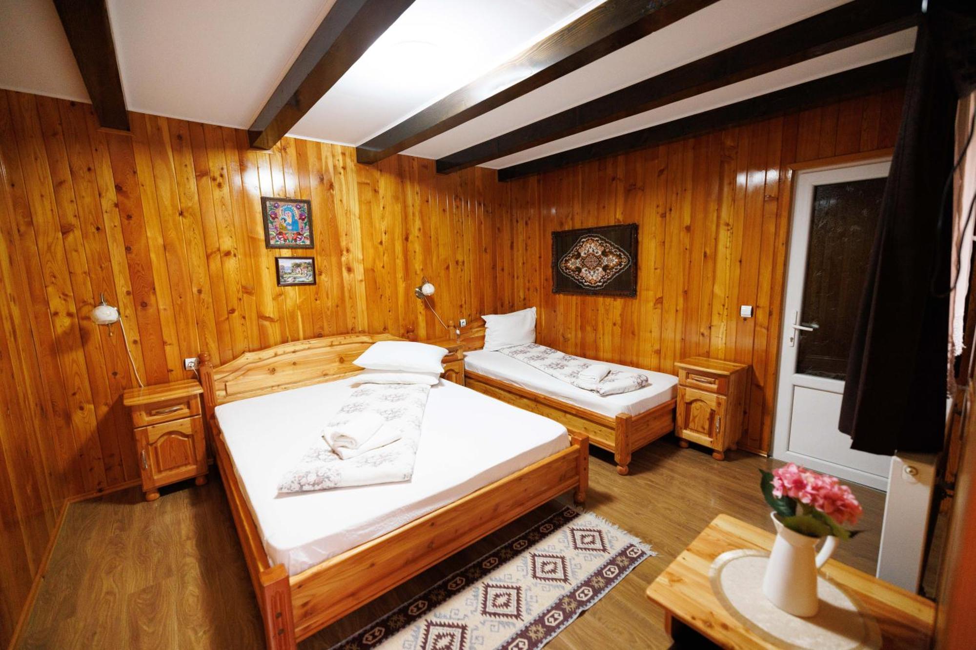 Vila Adr Petresti Luaran gambar