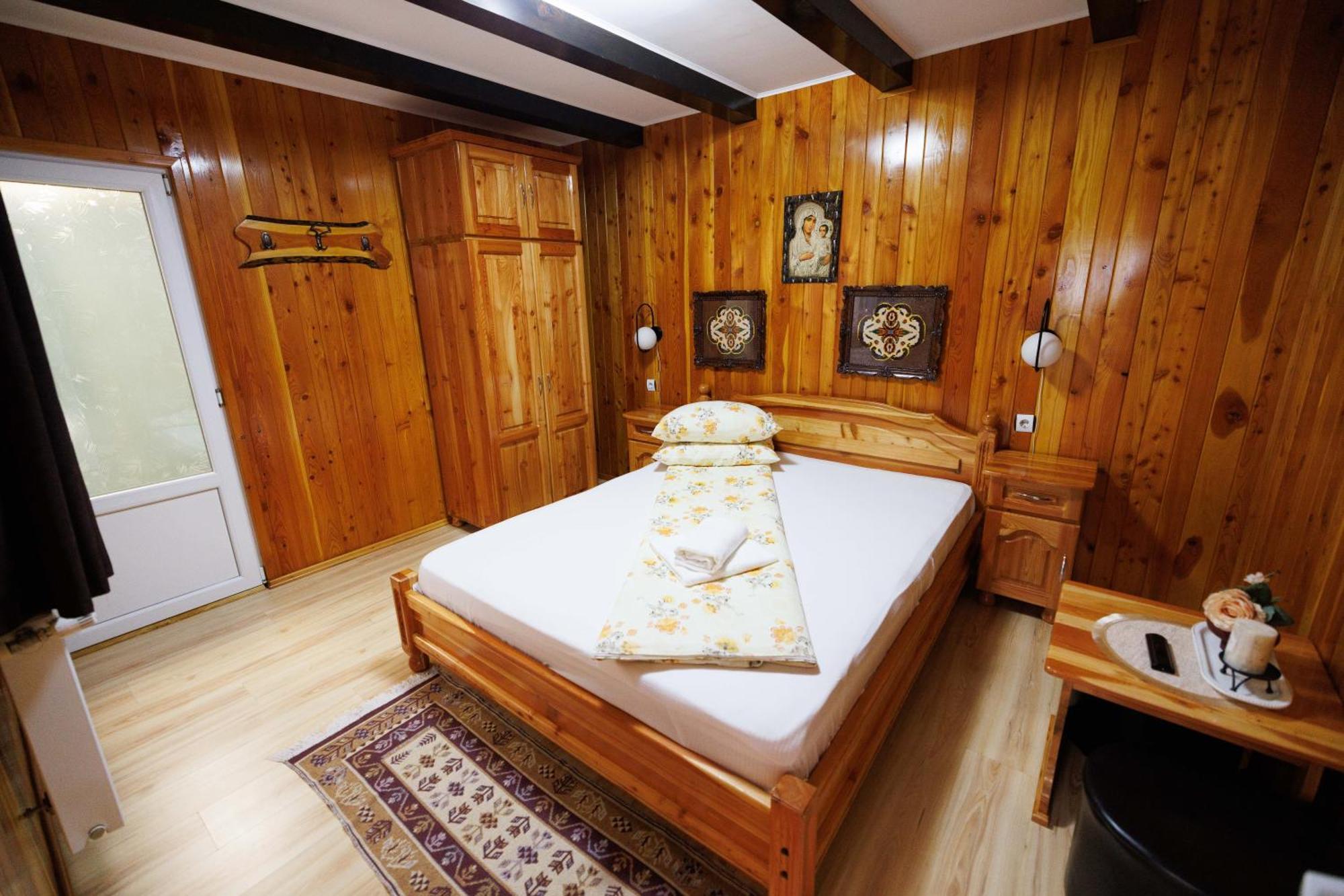 Vila Adr Petresti Luaran gambar