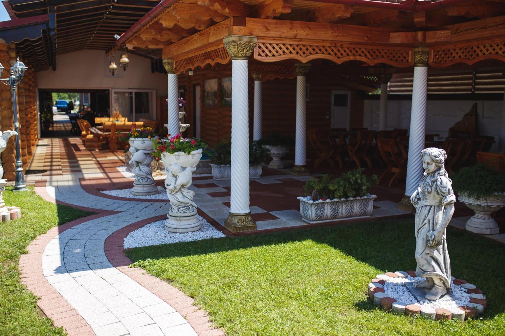 Vila Adr Petresti Luaran gambar