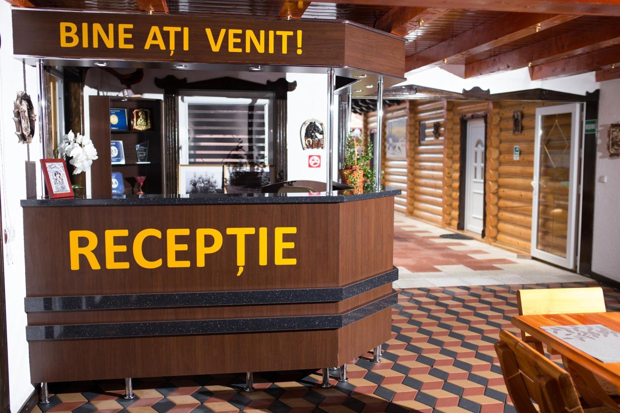 Vila Adr Petresti Luaran gambar