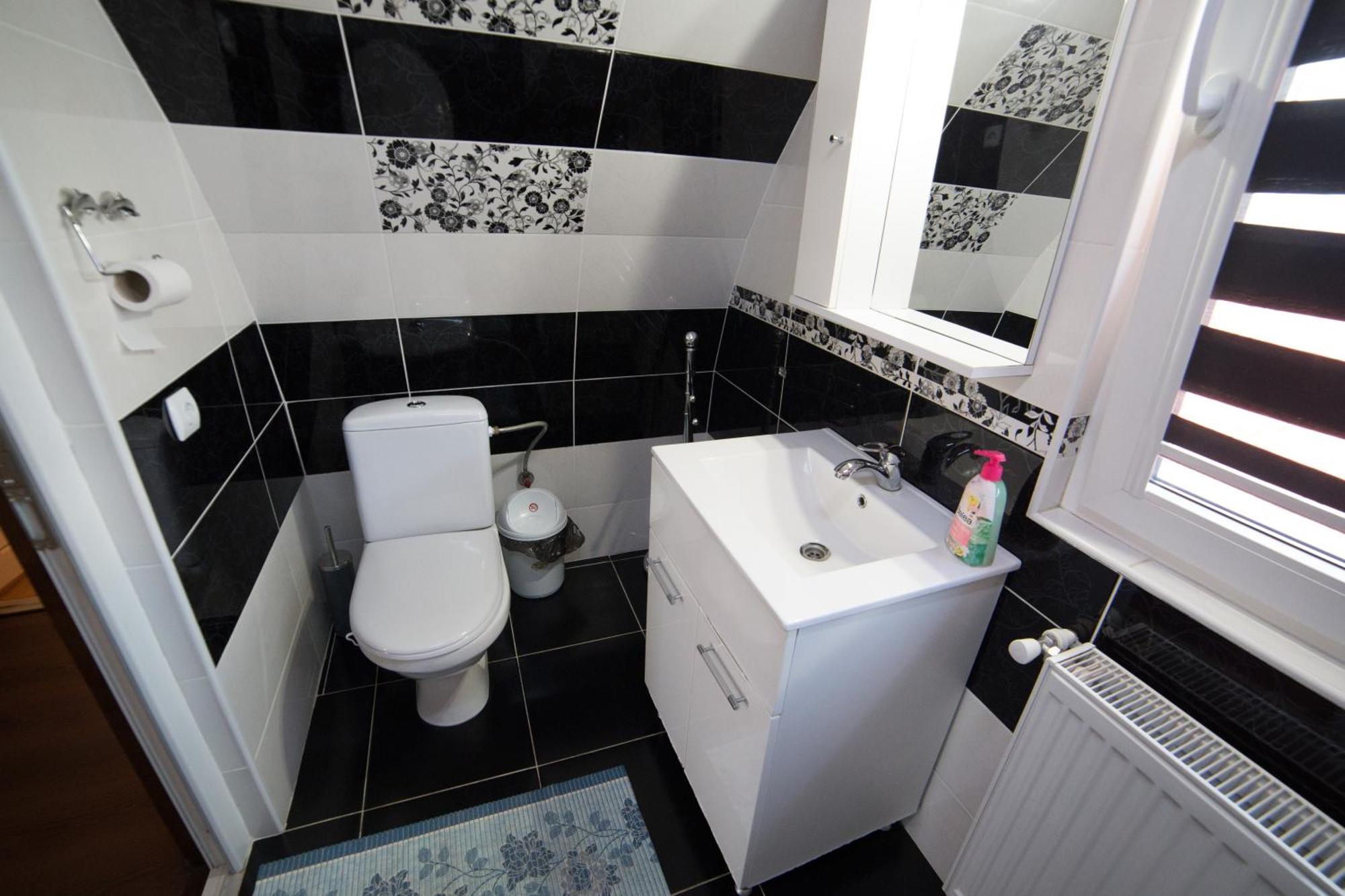 Vila Adr Petresti Luaran gambar