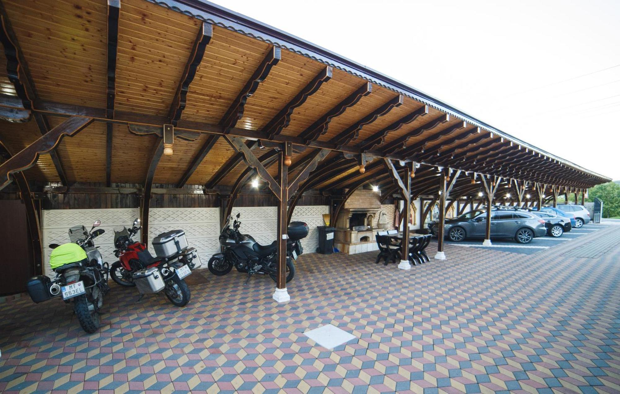 Vila Adr Petresti Luaran gambar