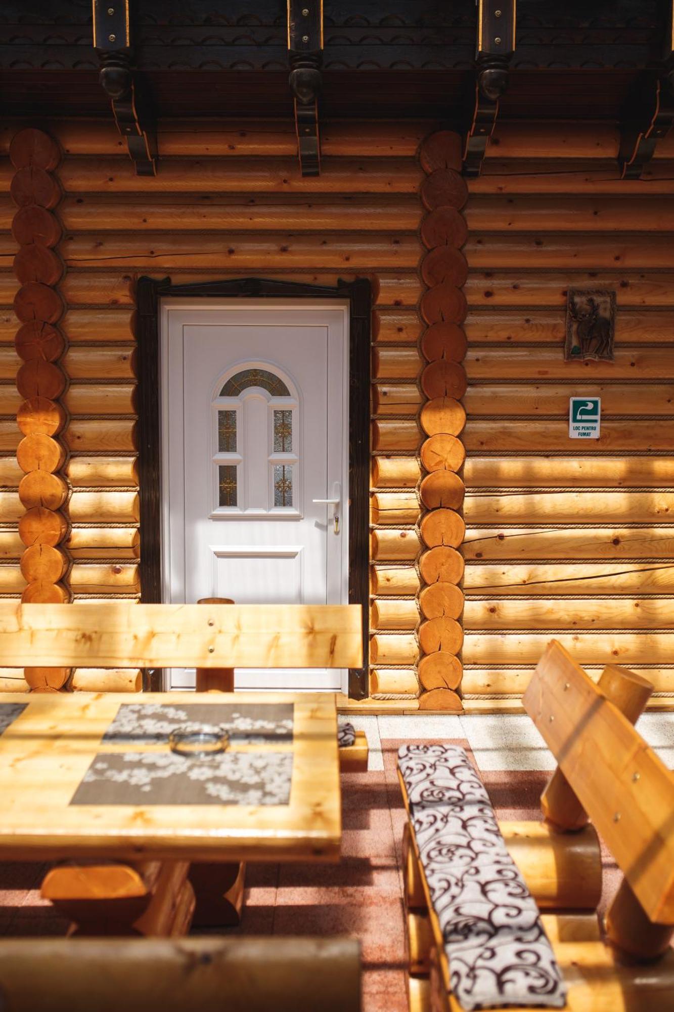 Vila Adr Petresti Luaran gambar