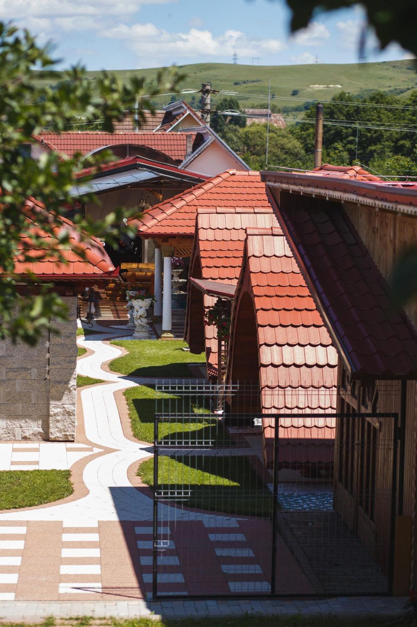 Vila Adr Petresti Luaran gambar