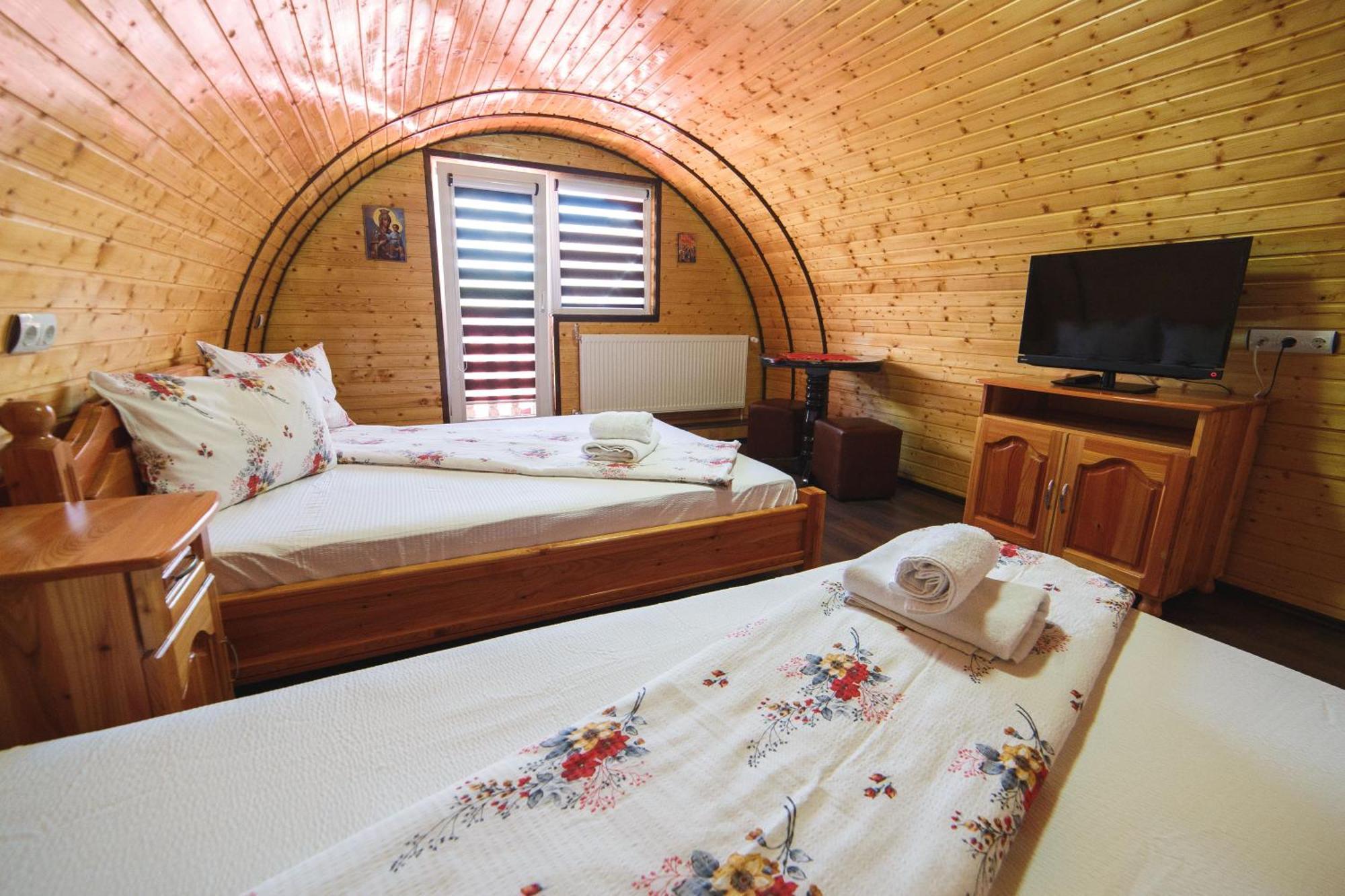 Vila Adr Petresti Luaran gambar