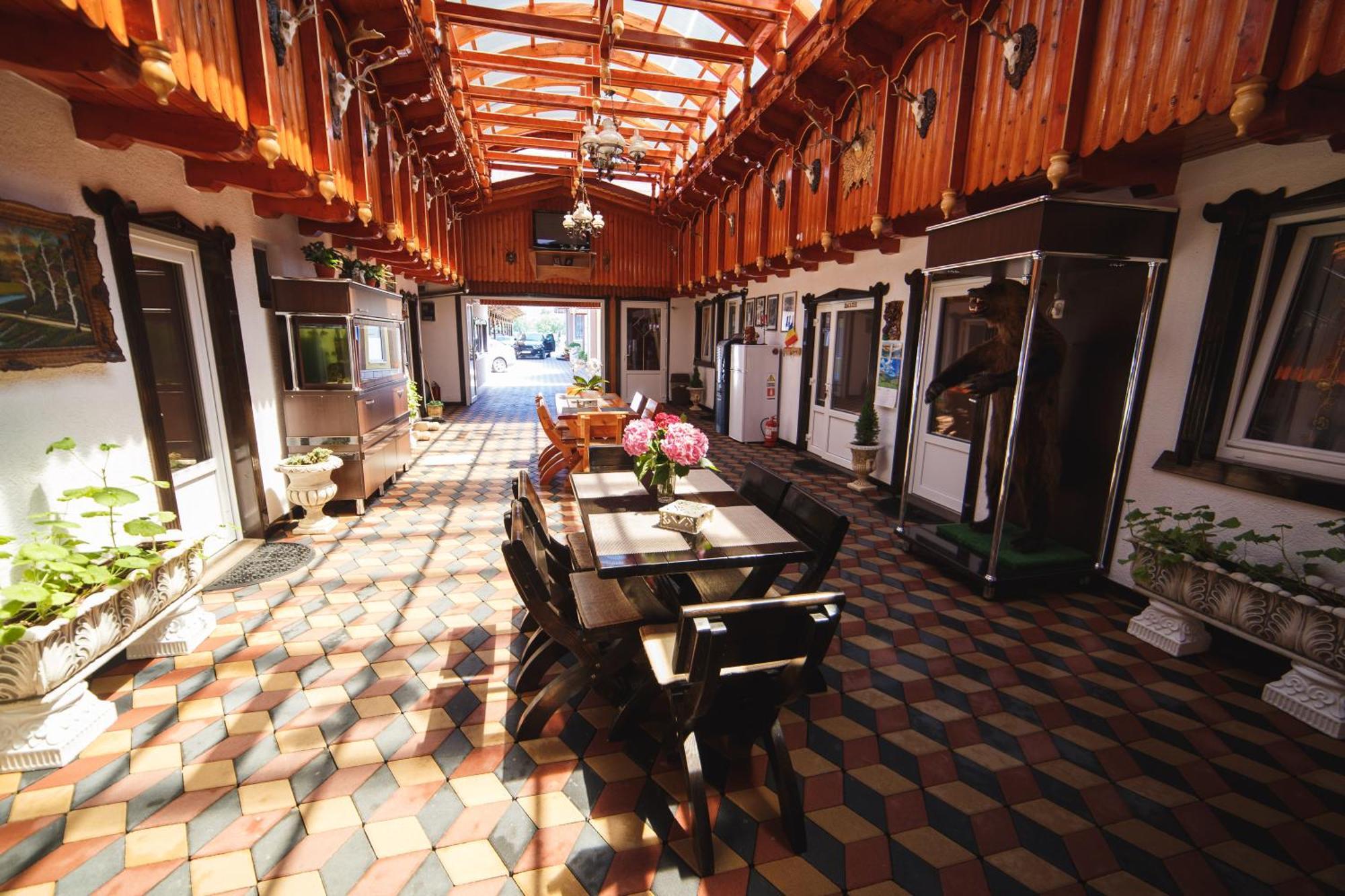 Vila Adr Petresti Luaran gambar